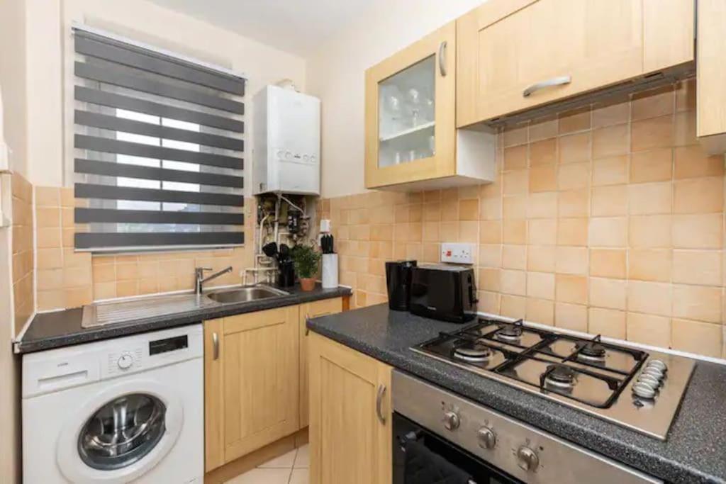 Tranquil 1Br In South Bank With Onsite Parking Apartment London Exterior photo